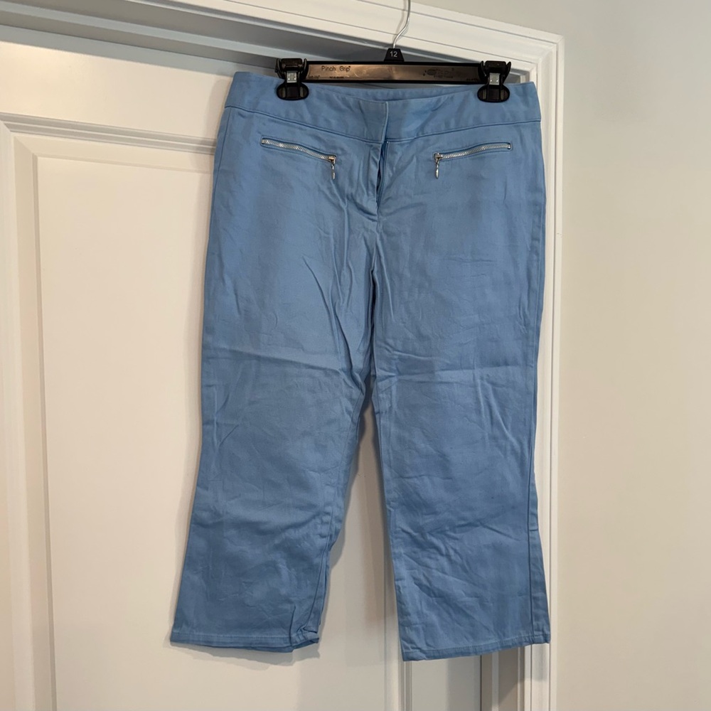 No Boundaries Juniors Size 11 Light Blue Capris! Great Shape!!